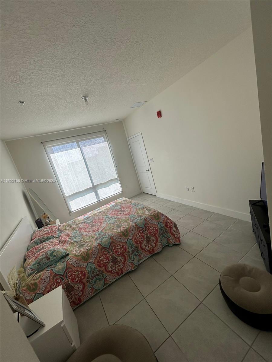 DOWNTOWN DORAL SOUTH PHAS - Residential