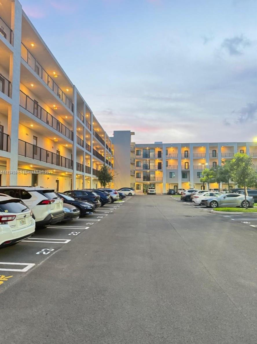 DOWNTOWN DORAL SOUTH PHAS - Residential