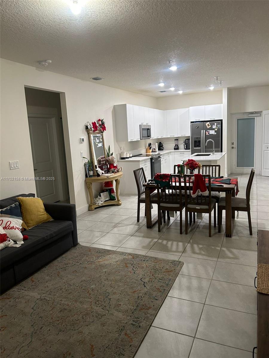 DOWNTOWN DORAL SOUTH PHAS - Residential