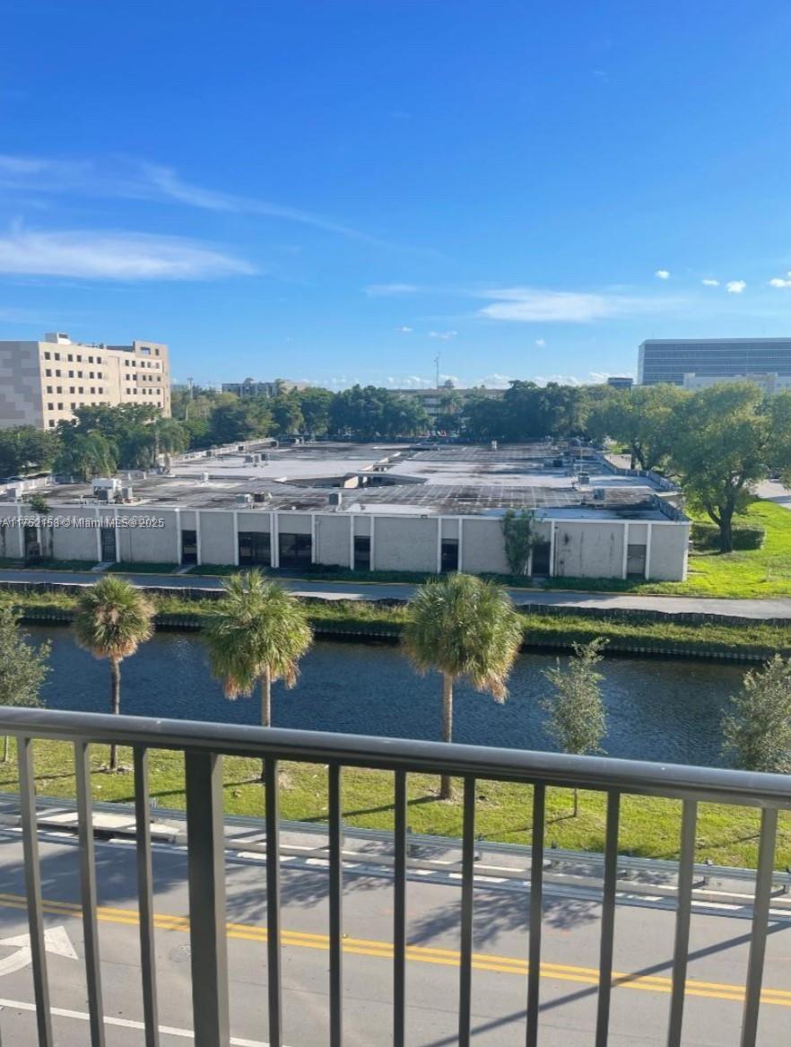 DOWNTOWN DORAL SOUTH PHAS - Residential