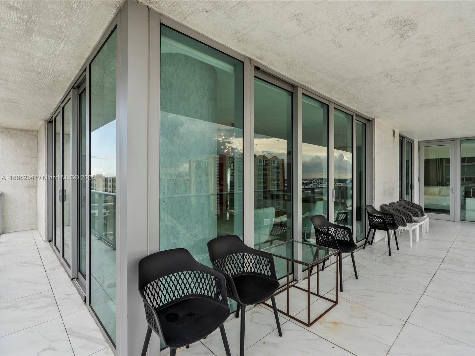 PARQUE TOWERS CONDO - Residential