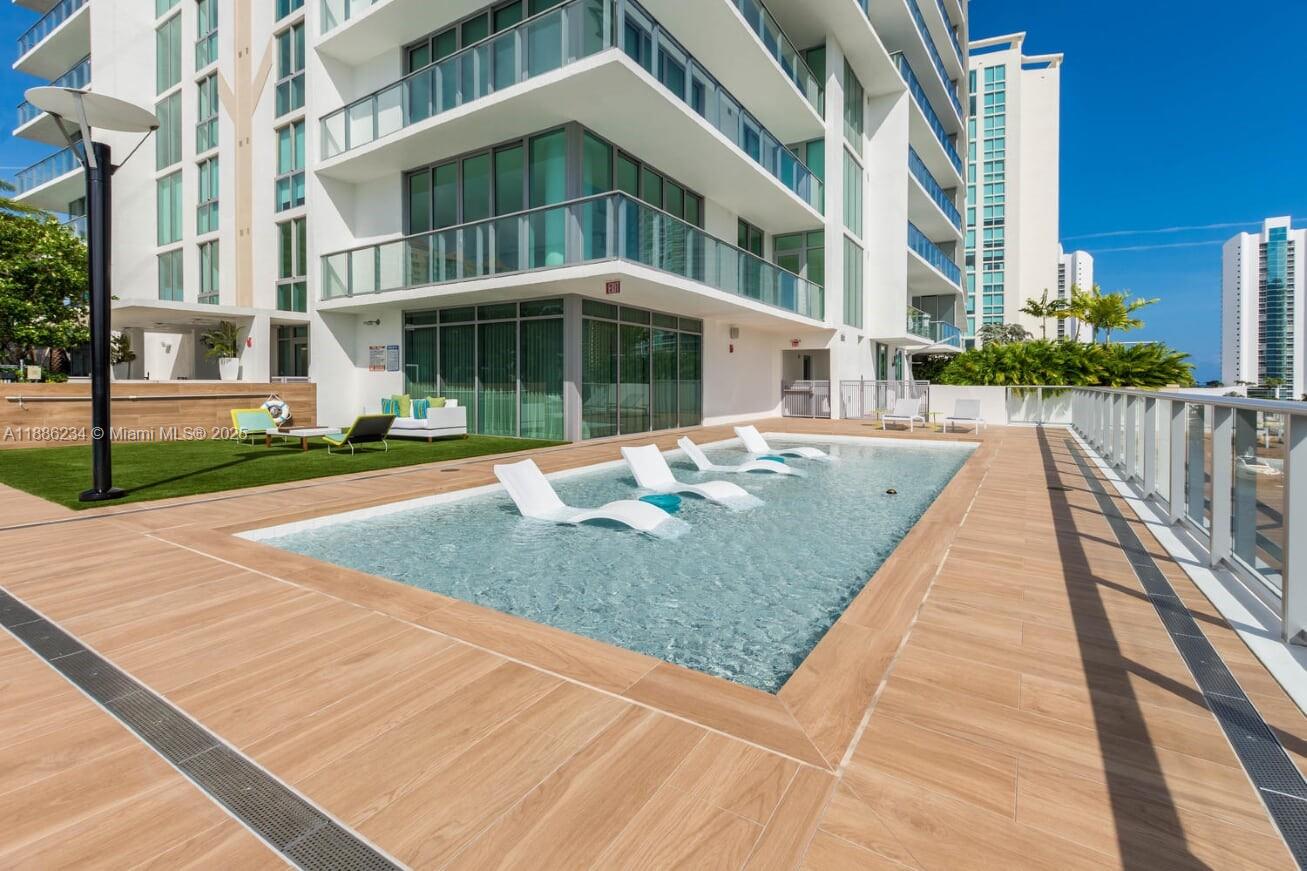 PARQUE TOWERS CONDO - Residential