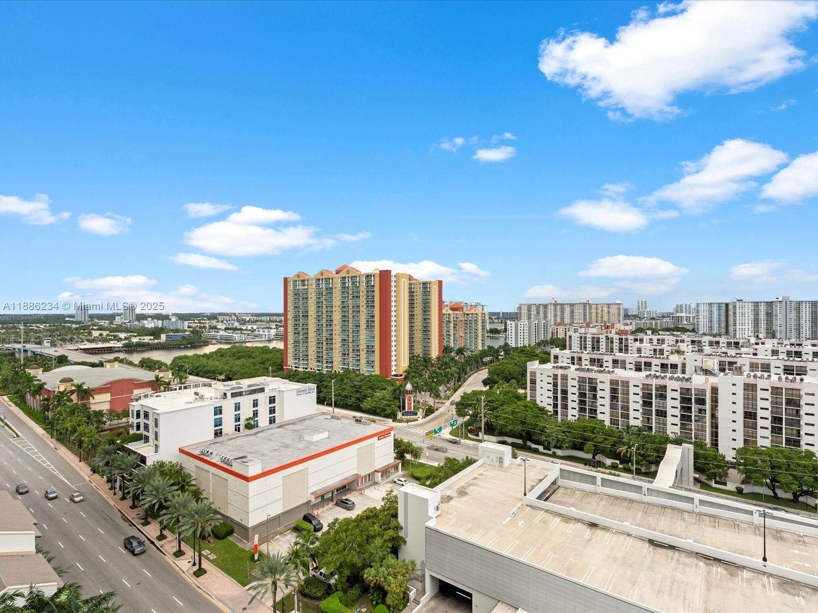 PARQUE TOWERS CONDO - Residential