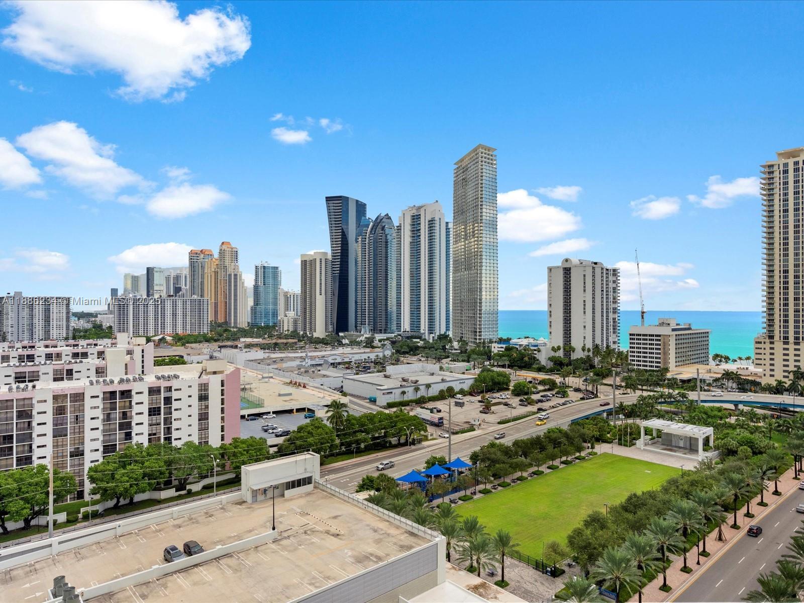 PARQUE TOWERS CONDO - Residential
