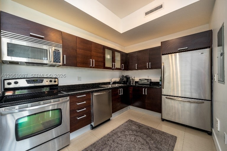 3250 Grand Ave 302