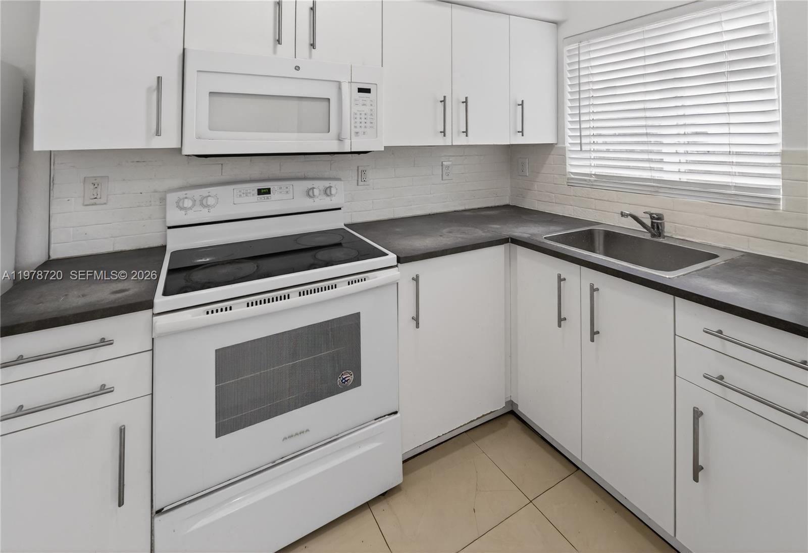 SUNSET PALM VILLAS CONDO - Residential