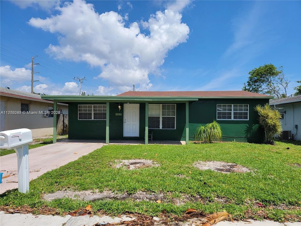 Photo of Hollywood, FL 33020 (MLS # A11706287)