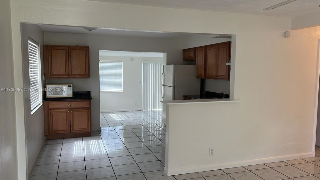 Photo of Hollywood, FL 33020 (MLS # A11706287)