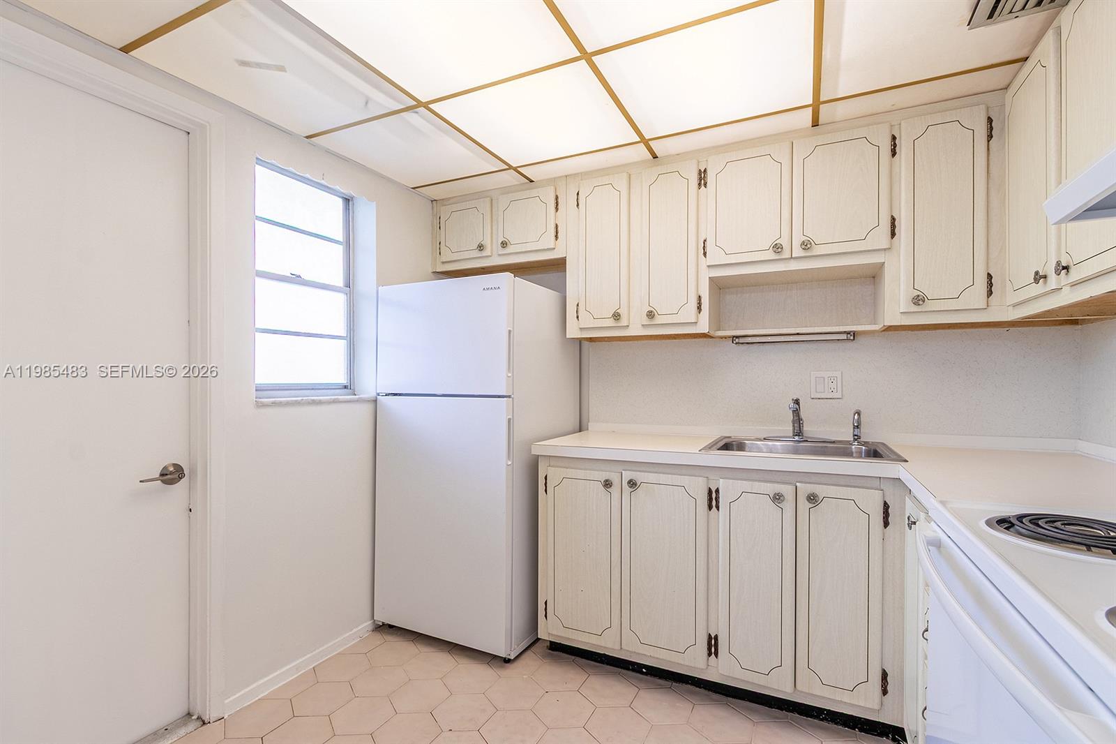 GOLDEN ISLES CONDO APTS - Residential Lease