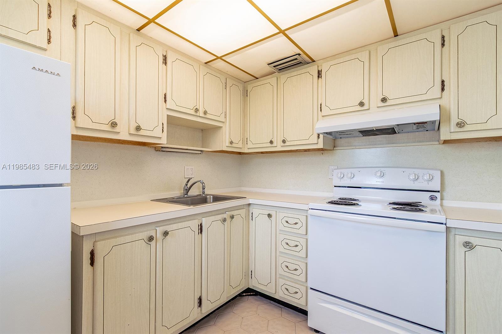 GOLDEN ISLES CONDO APTS - Residential Lease