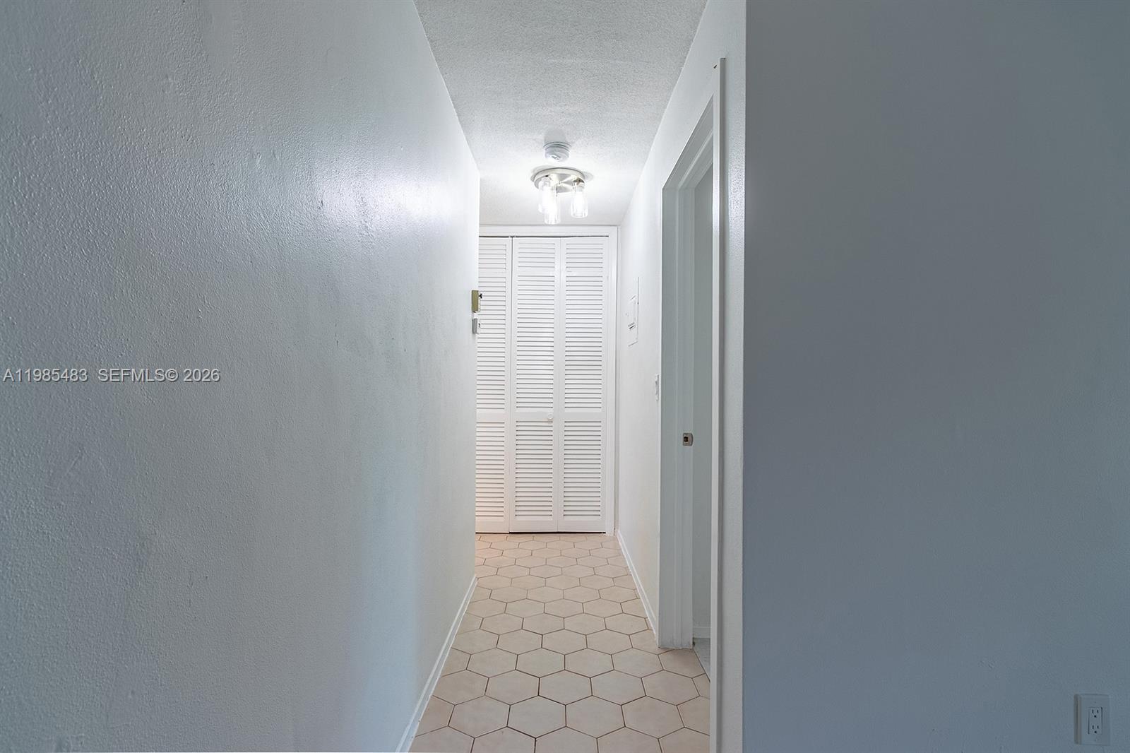 GOLDEN ISLES CONDO APTS - Residential Lease