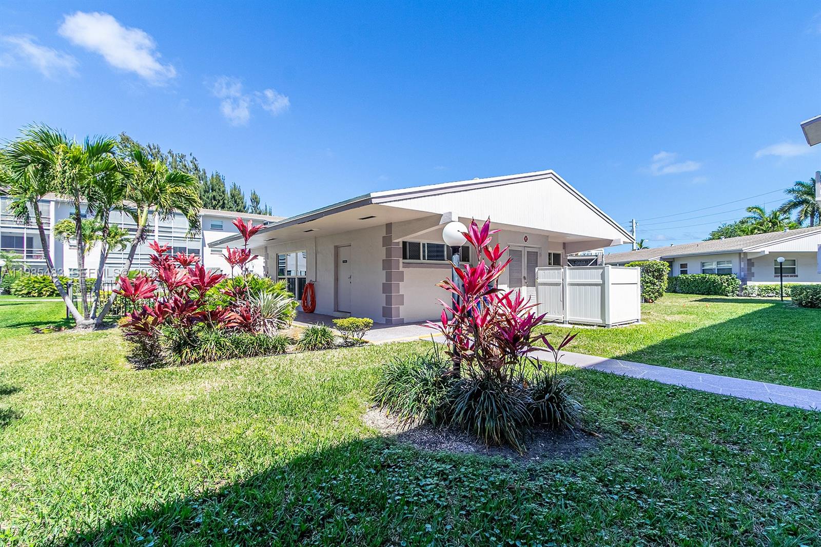 GOLDEN ISLES CONDO APTS - Residential Lease