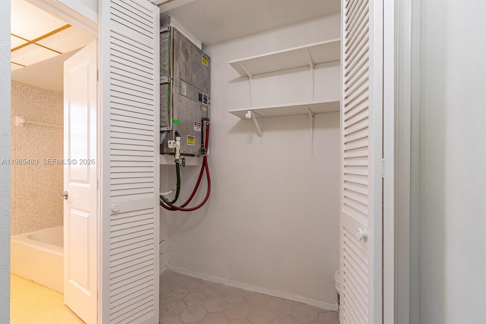 GOLDEN ISLES CONDO APTS - Residential Lease