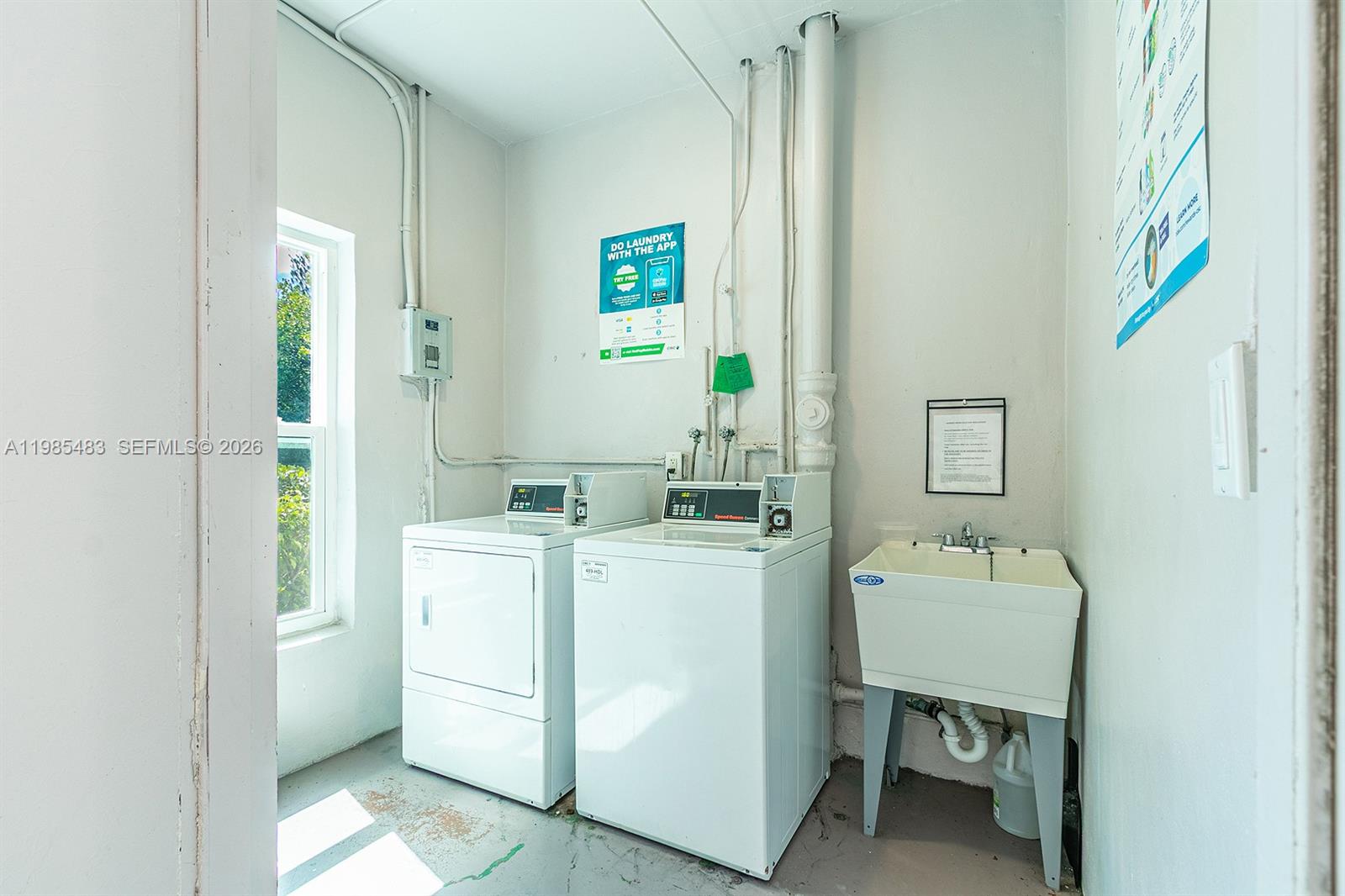 GOLDEN ISLES CONDO APTS - Residential Lease