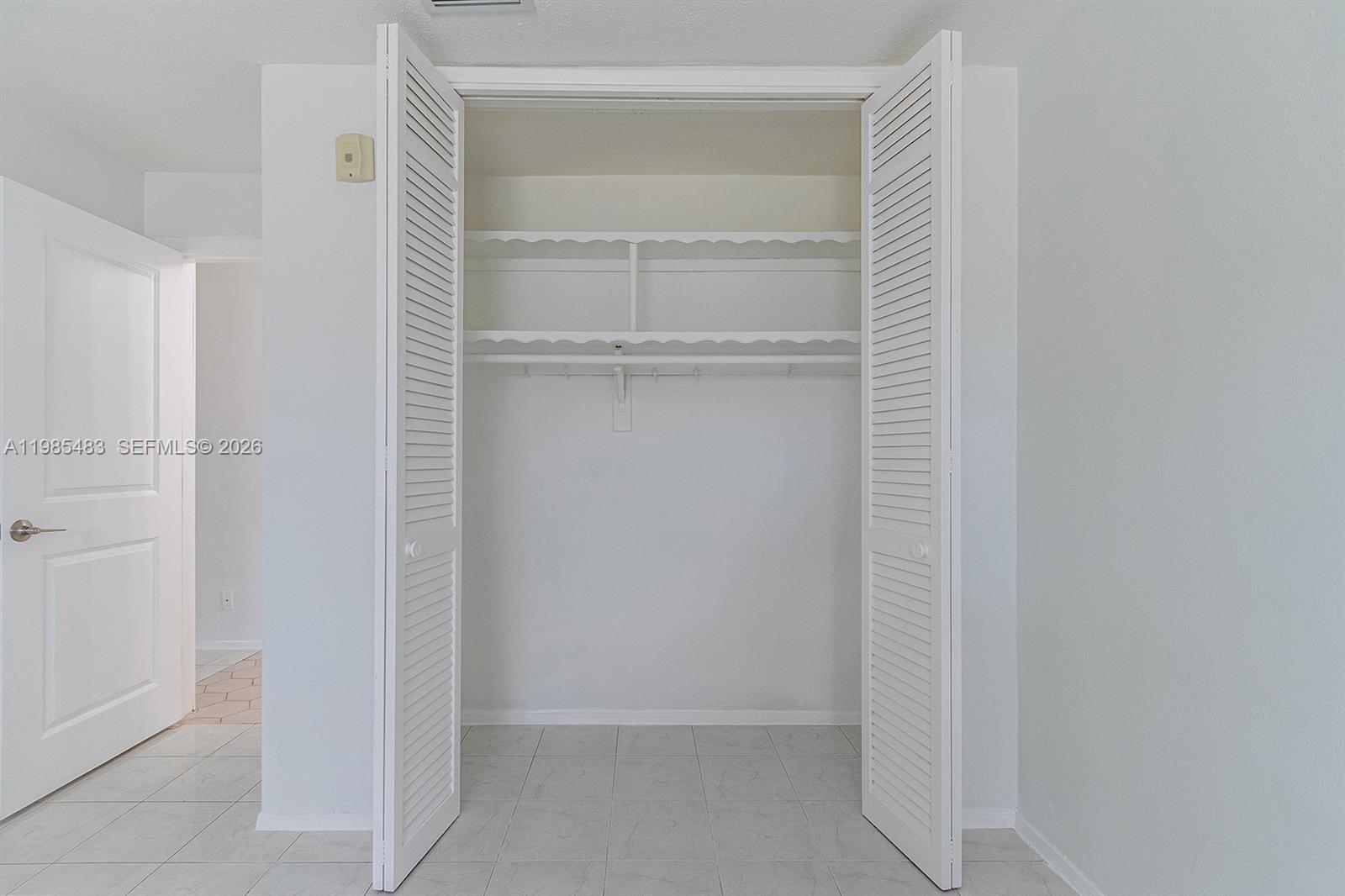 GOLDEN ISLES CONDO APTS - Residential Lease