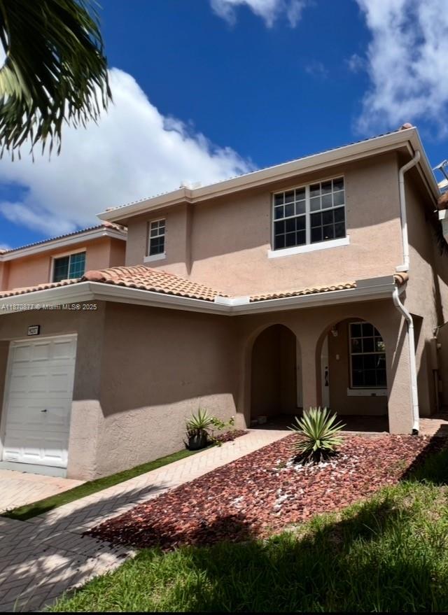 Gorgeous 2-story, 3BR/2.5BA home with 1-car garage. Features laminate flooring downstairs, cozy carpet upstairs, updated appliances, fresh paint, backyard with lake view and more!
HOA approval required (credit score 620+; process may take up to 30 days) Tenant is responsible for water/electricity and landscaping.
Move-in with first month, last month, and one month security deposit
A wonderful home offering comfort, style, great amenities and location—ready for its new tenants!