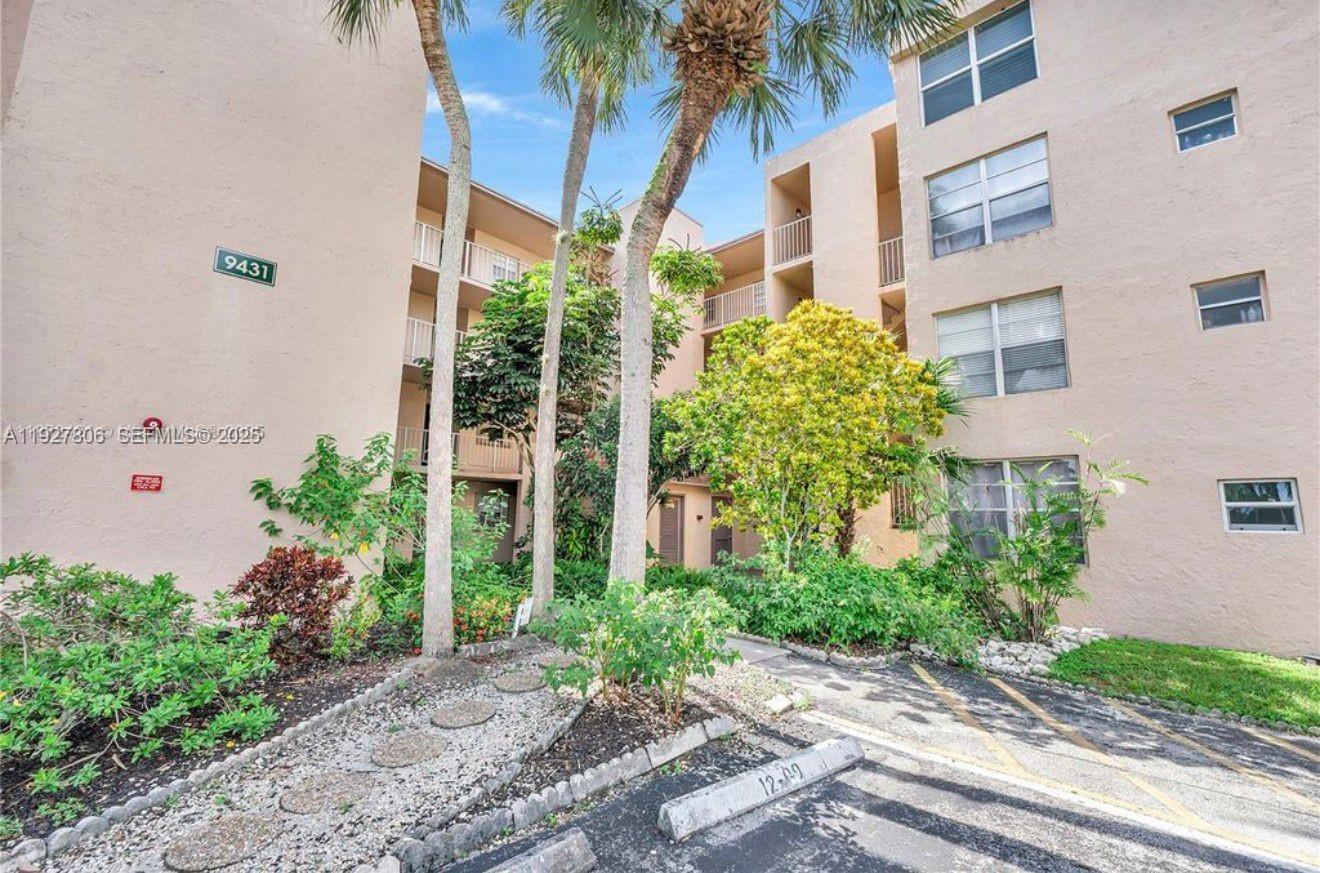 LIVE OAK CONDO TWELVE - Residential Lease