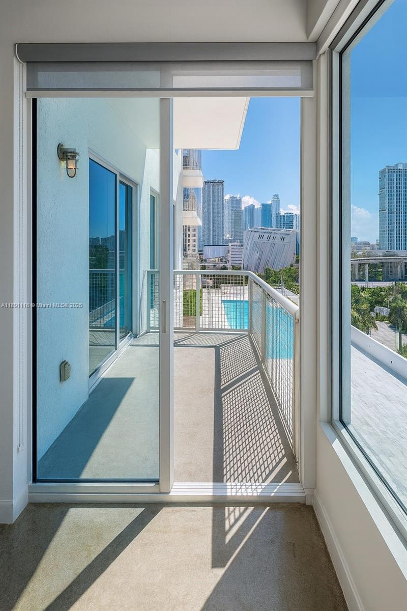 10 SW South River Dr 811