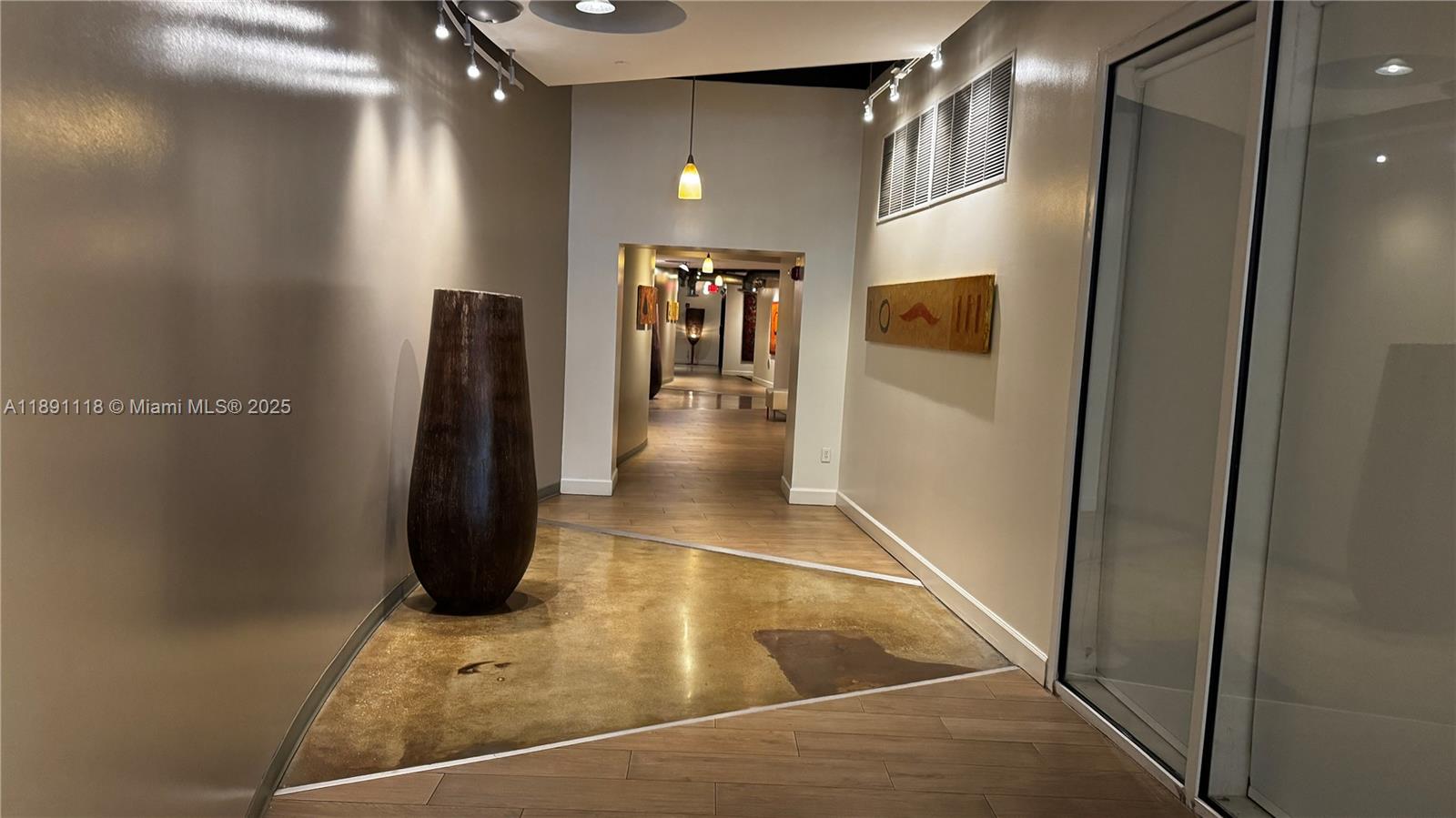 NEO CONDO - Residential