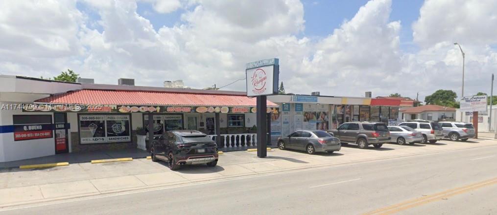 Prime 850 SF commercial space available on East 4th Ave in Hialeah, ideal for restaurant takeout, food service, or any small retail business. High-traffic area with excellent visibility and accessibility. Perfect for entrepreneurs looking to establish or expand their business in a bustling location. Suitable for various uses, including quick-service restaurants, specialty food shops, or boutique retail. Flexible lease terms are available. Don’t miss this great opportunity—contact us today for more details!