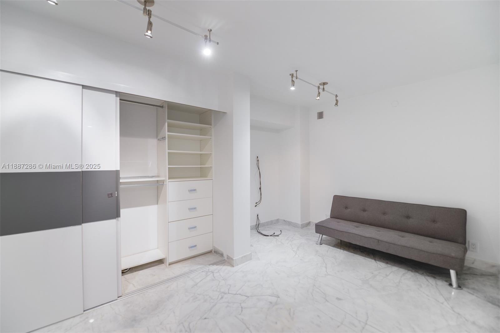 MYSTIC POINTE CONDO NO TW - Residential