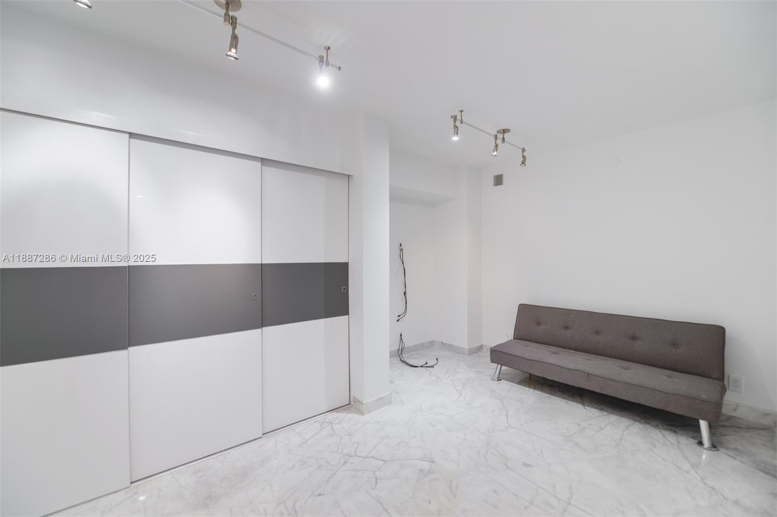 MYSTIC POINTE CONDO NO TW - Residential