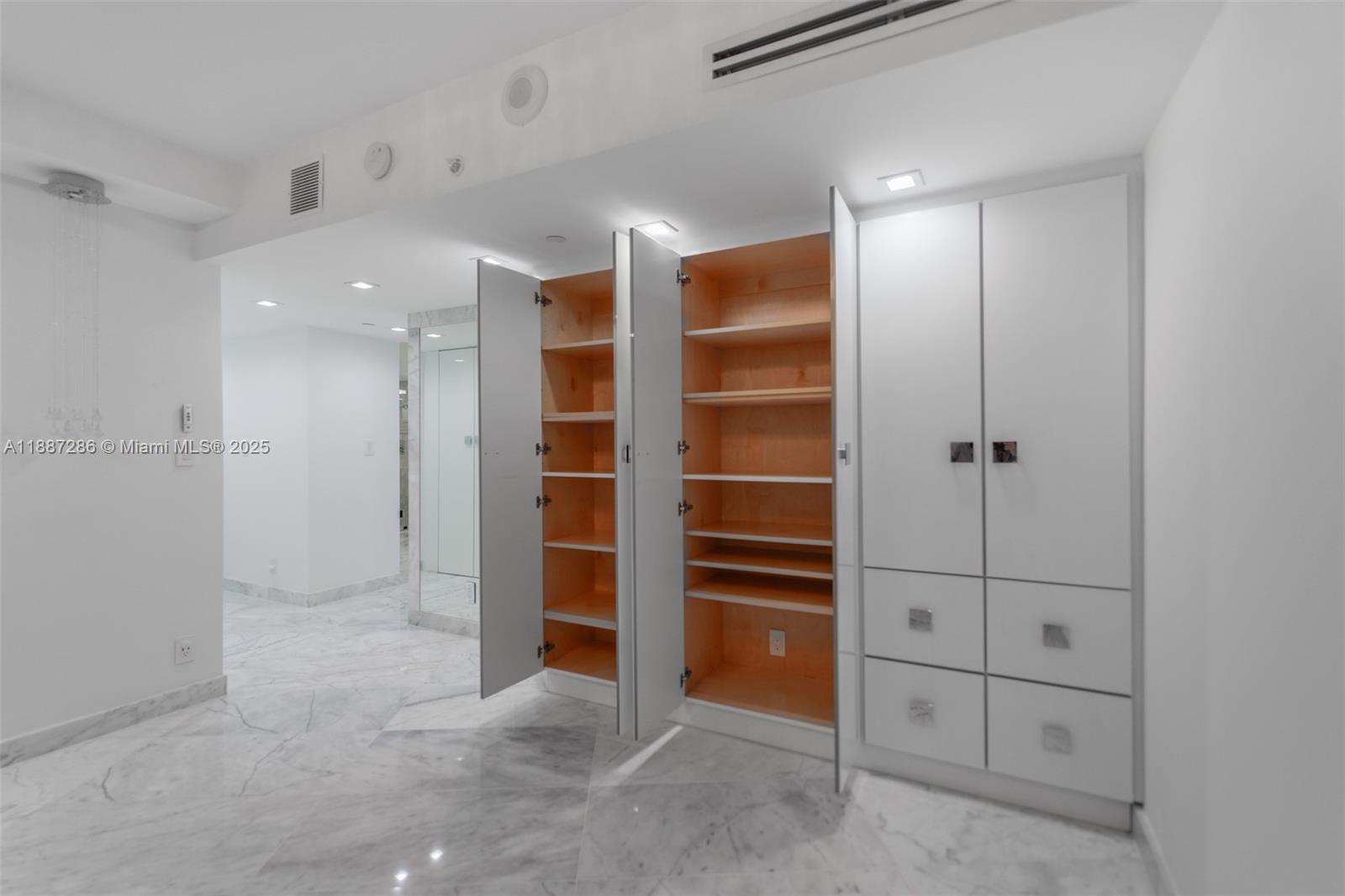 MYSTIC POINTE CONDO NO TW - Residential