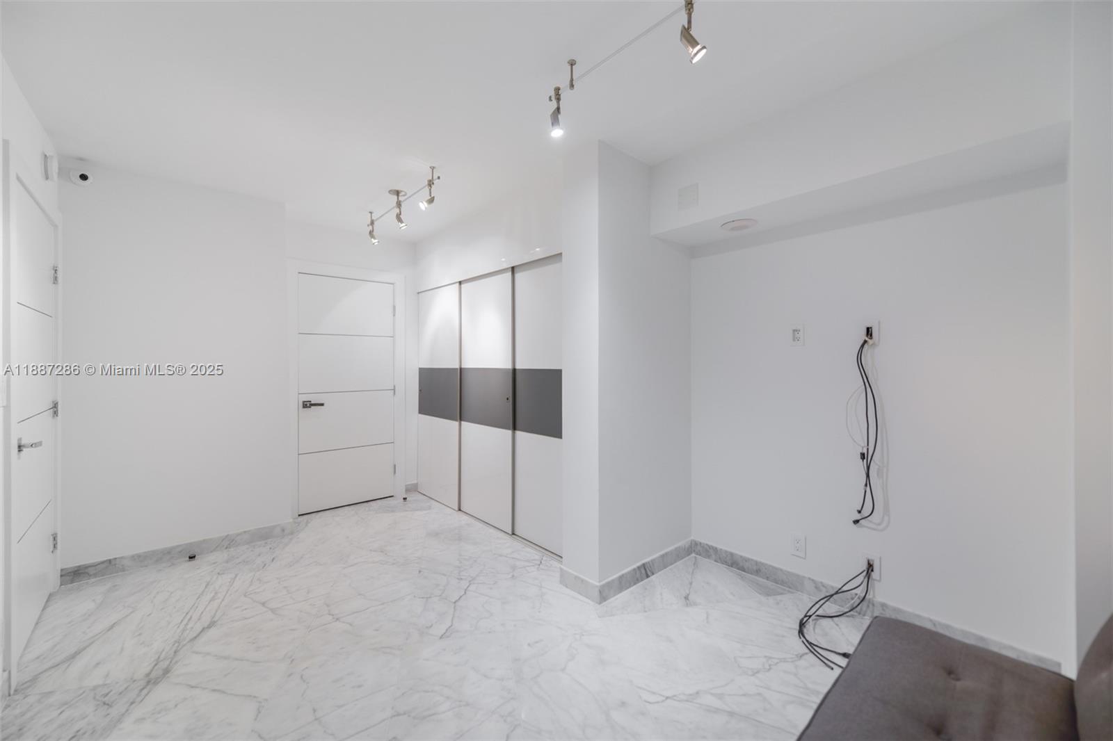 MYSTIC POINTE CONDO NO TW - Residential