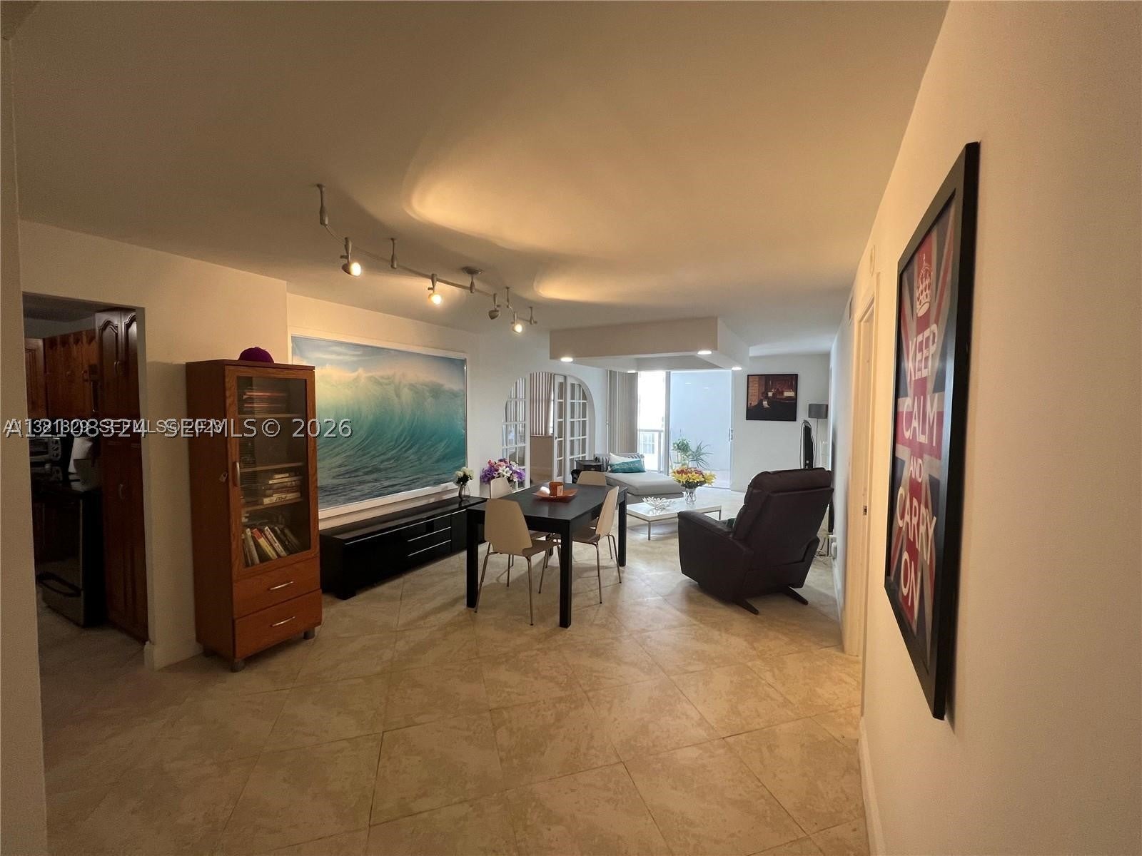 6039 Collins Ave 1208