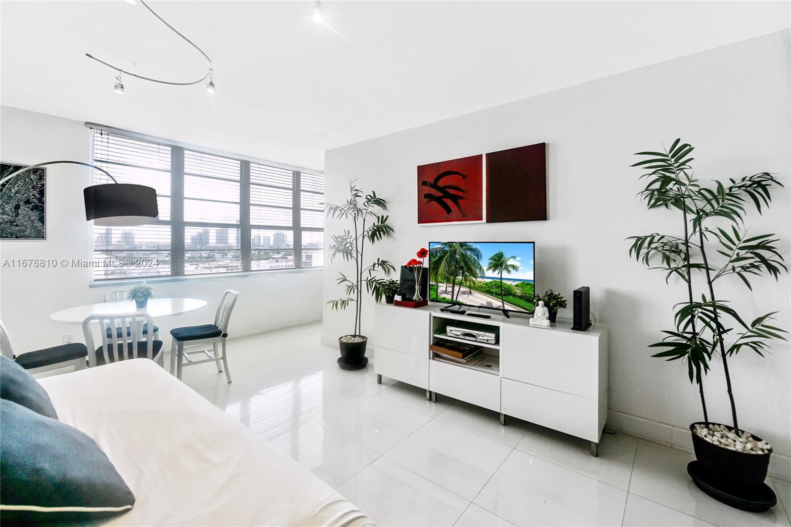 Property for Sale at 100 Lincoln Rd 1201, Miami Beach, Miami-Dade County, Florida - Bedrooms: 1 
Bathrooms: 1  - $369,000