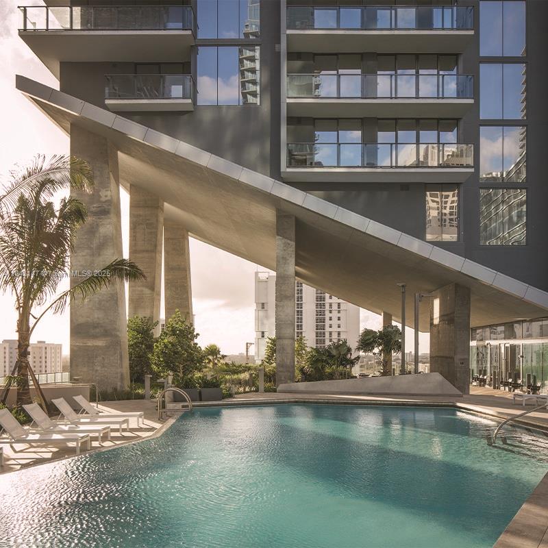 RISE CONDO - Residential