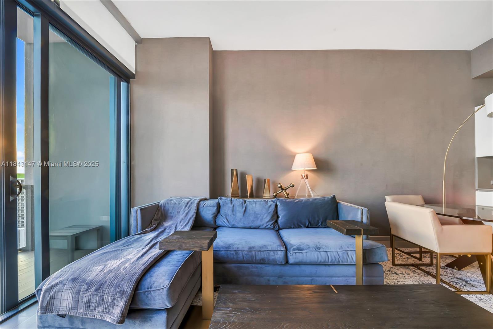 88 SW 7th St 4006, Miami, FL, 33130/$885,000 4 88 SW 7th St 4006