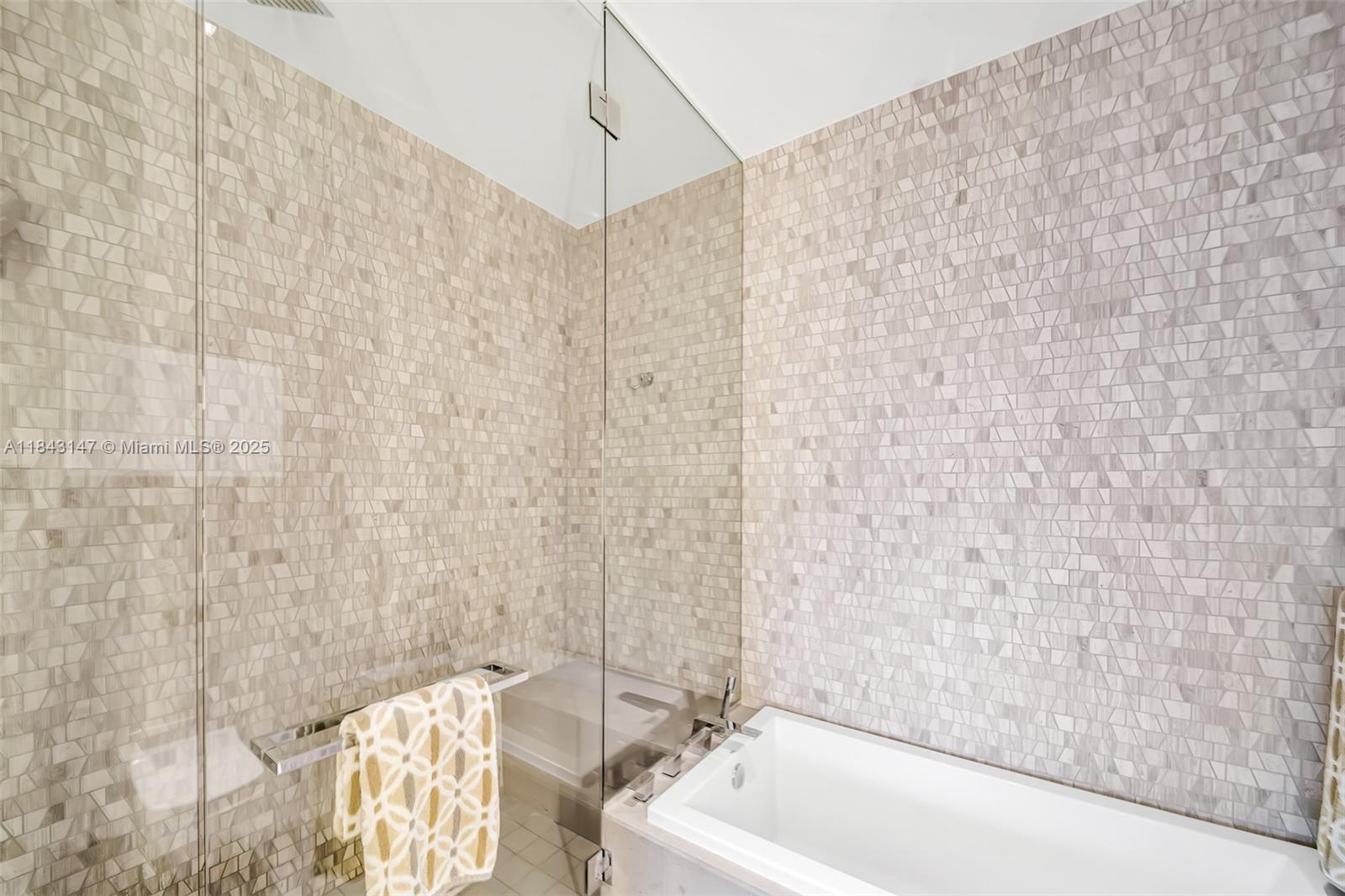 RISE CONDO - Residential