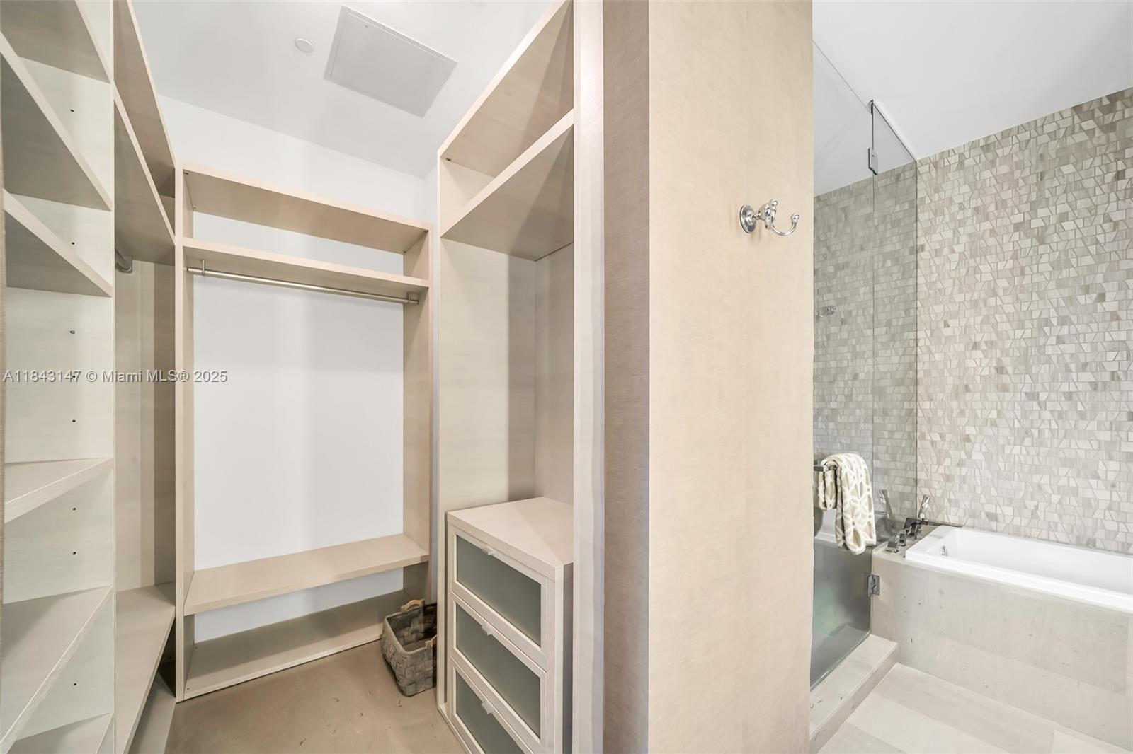 RISE CONDO - Residential