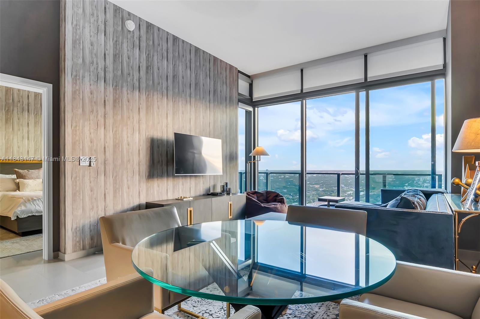 88 SW 7th St 4006, Miami, FL, 33130/$885,000 3 88 SW 7th St 4006