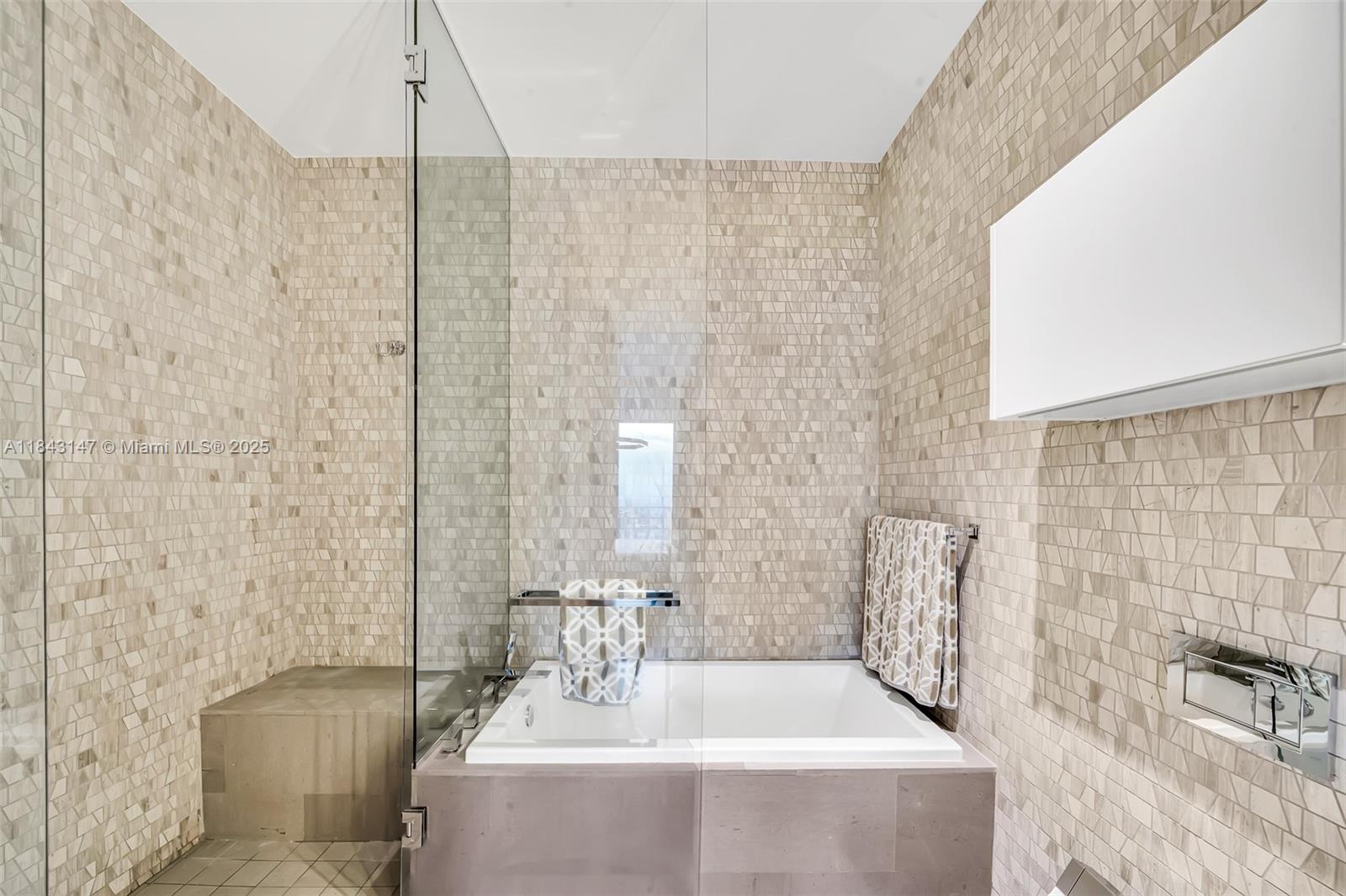 RISE CONDO - Residential