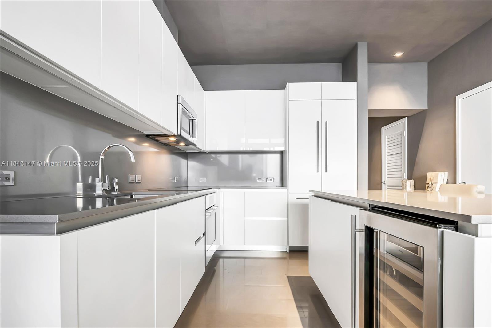 RISE CONDO - Residential