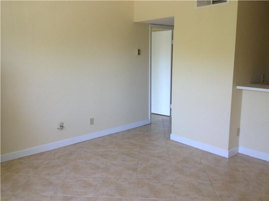 GREAT LOCATION NEAR HARDROCK CASINO AND HOTEL. SPACIOUS ONE BEDROOM APARTMENT IN EXCELLENT CONDITION. CERAMIC TILE FLOORING THROUGHOUT. WASHER/DRYER.