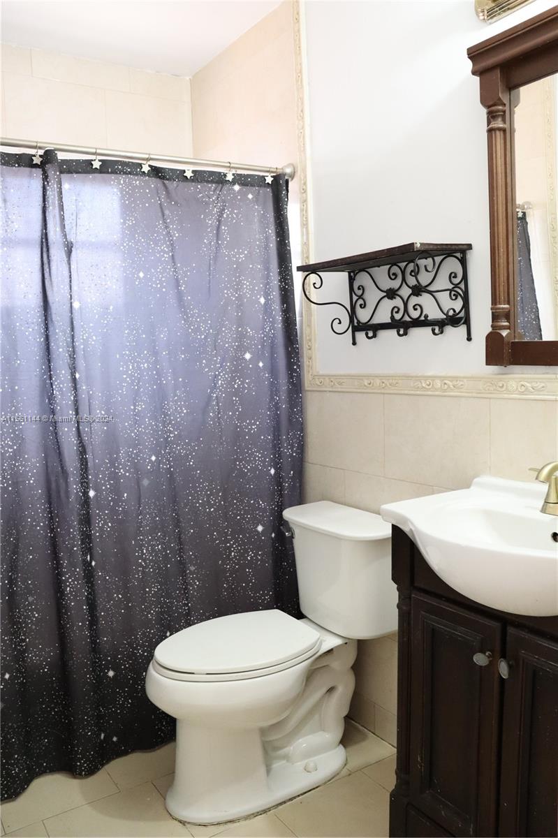 ROBLES GARDENS - Residential Lease