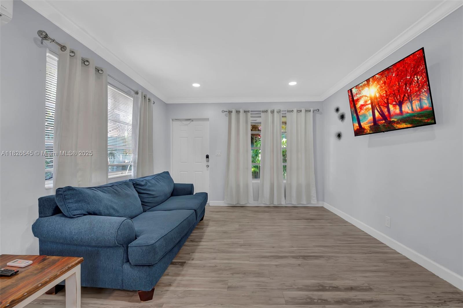Beautiful property, completely remodeled. 1 bedroom, 1 bathroom, fully furnished. Laundry in unit, Excellent location, just 20 minutes from the beach, with nearby restaurants and shops. Includes one assigned parking space. Rent price $1800 plus $150 electricity, water, wifi. Total monthly $1950..
Driving Directions: