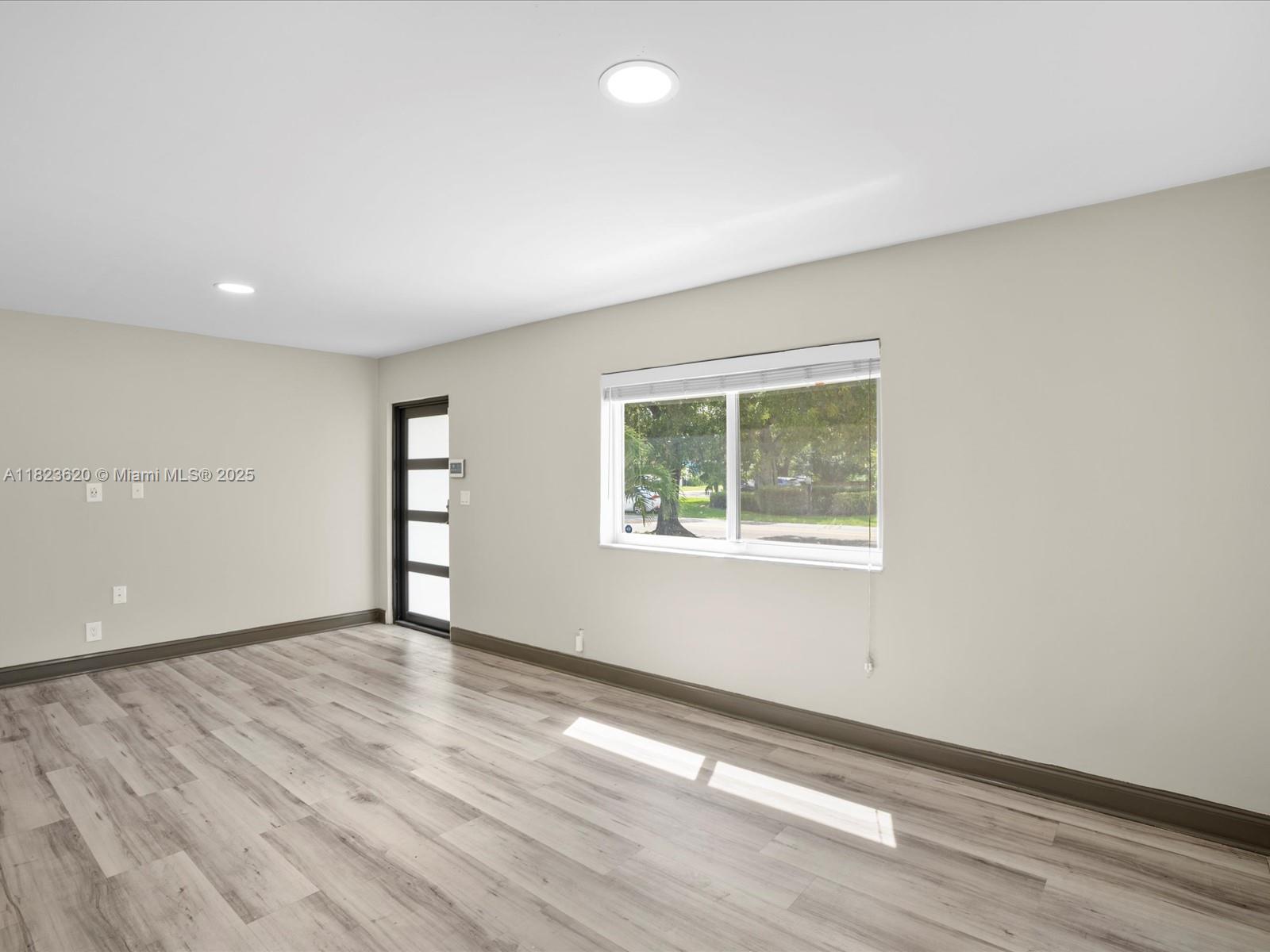 1325 N 26th Ave