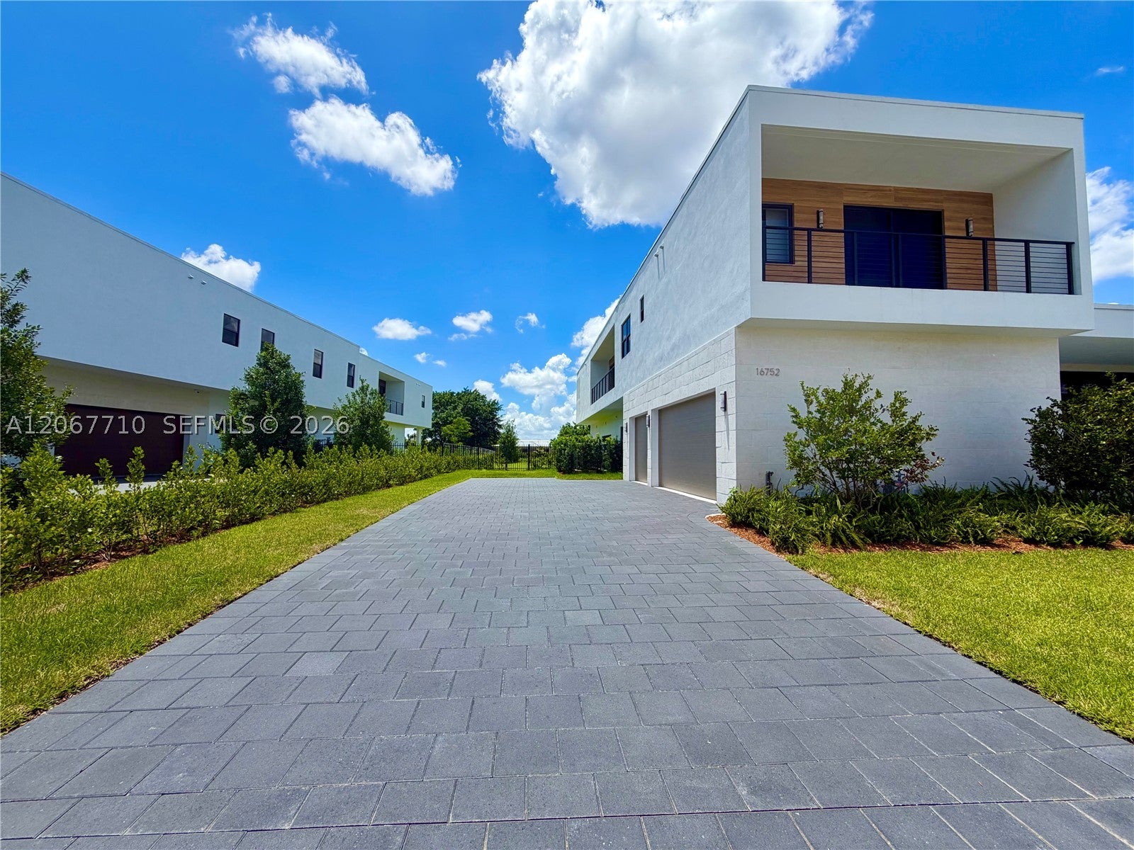 16752 S Botaniko Dr S