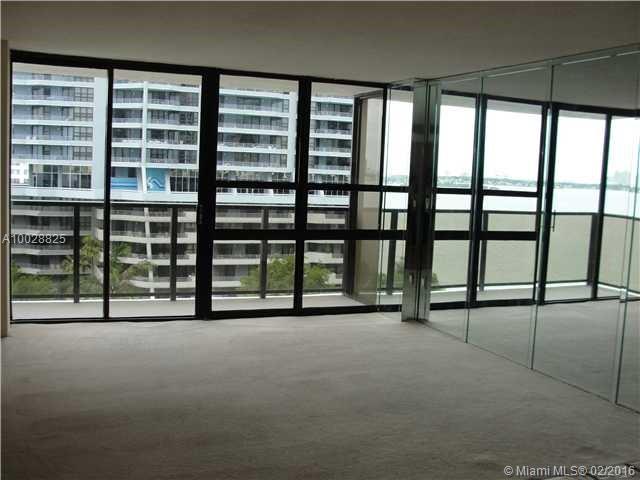 GREAT VIEWS OF BISCAYNE BAY & MIAMI BEACH FROM THIS BEAUTIFUL 1 / 1.5 CONDO UNIT. GREAT AMENITIES, POOL, TENNIS COURTS, GYM, DELI STORE, HAIR SALON, DRY CLEANERS AND 24 HS SECURITY. GREAT LOCATION NEAR DESIGN DISTRICT, DOWNTOWN AND EASY ACCESS TO BRICKELL AREA, AIRPORT AND MIAMI BEACH.