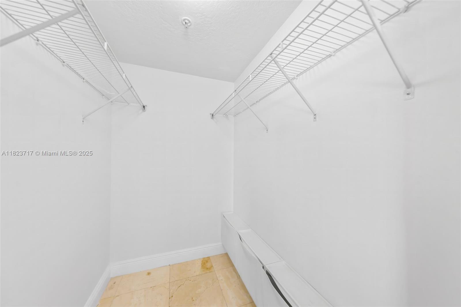 THE SAIL CONDO - Residential