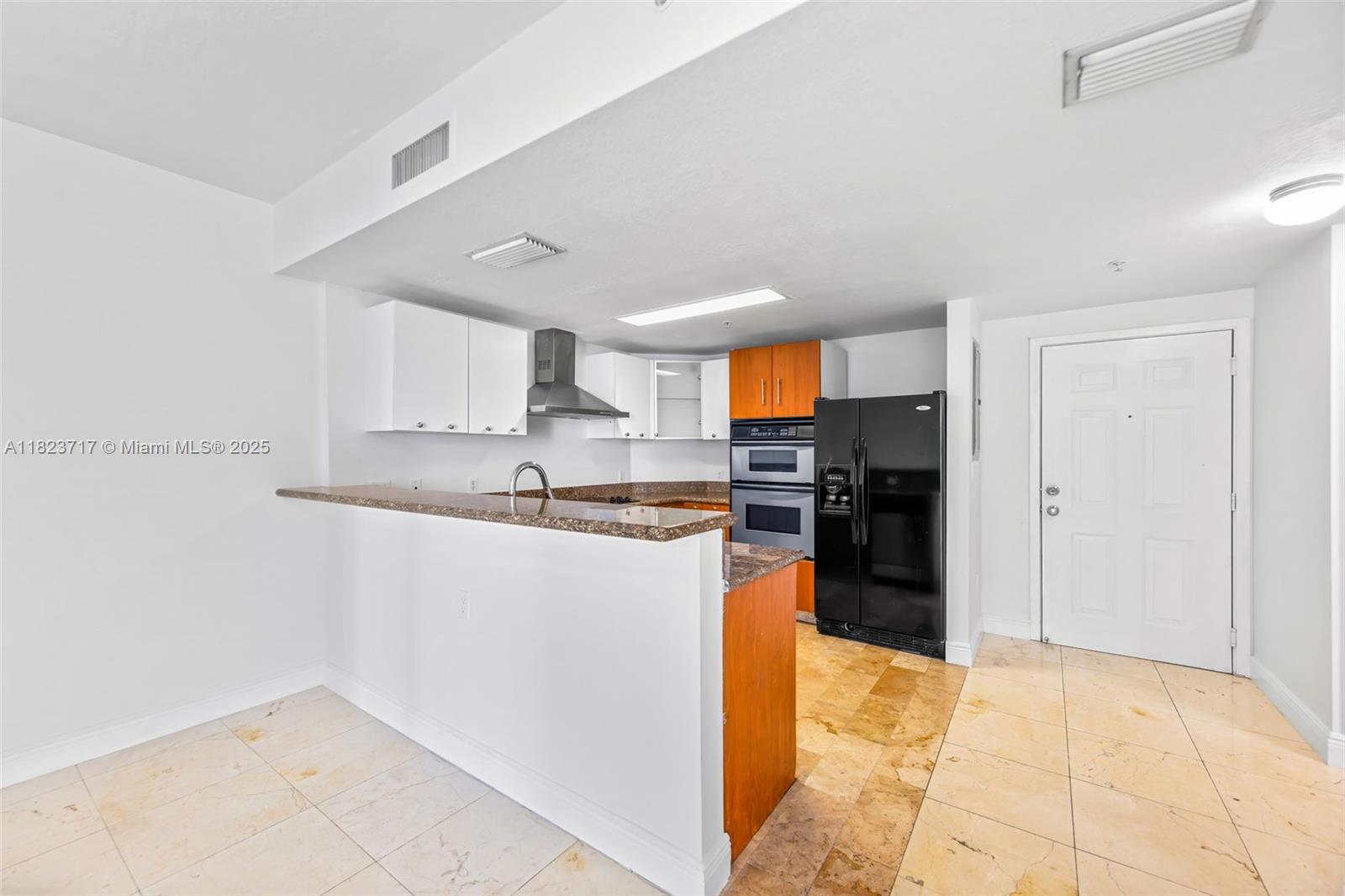 THE SAIL CONDO - Residential