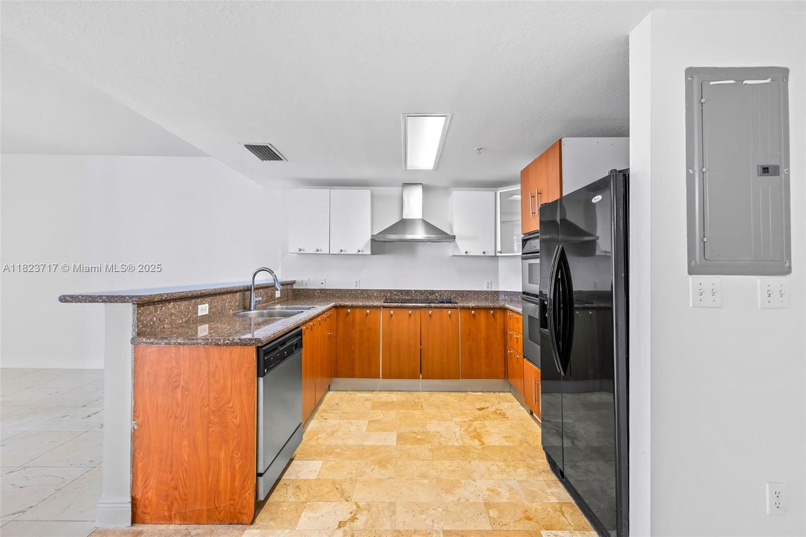 THE SAIL CONDO - Residential