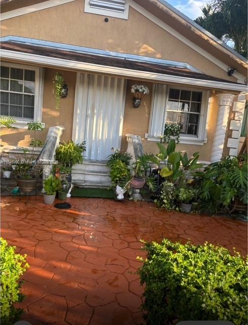 Efficiency Studio – Prime Location Near Wynwood & Jackson Hospitals
Charming and efficient studio featuring a full kitchen, walk-in closet, and a spacious bathroom. Conveniently located just minutes from Wynwood, the airport, and Jackson Memorial Hospital. Ideal for professionals or students seeking comfort and accessibility in the heart of the city. Requirements First, last and deposit. Background check and proof of income.