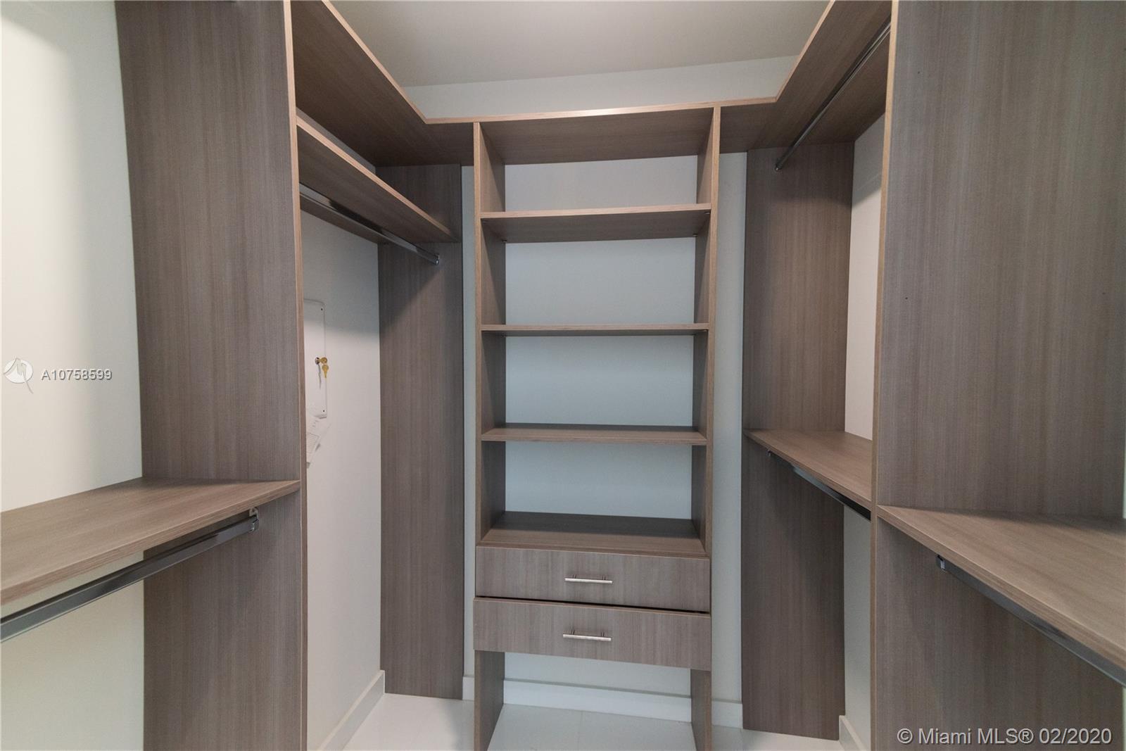 PARAMOUNT - Residential Lease