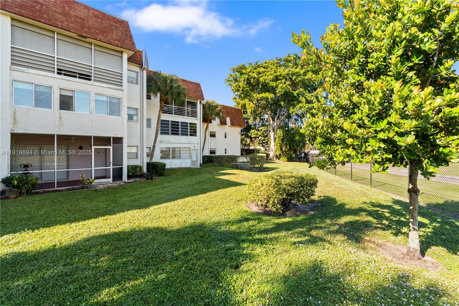 CANONGATE CONDOMINIUM - Residential