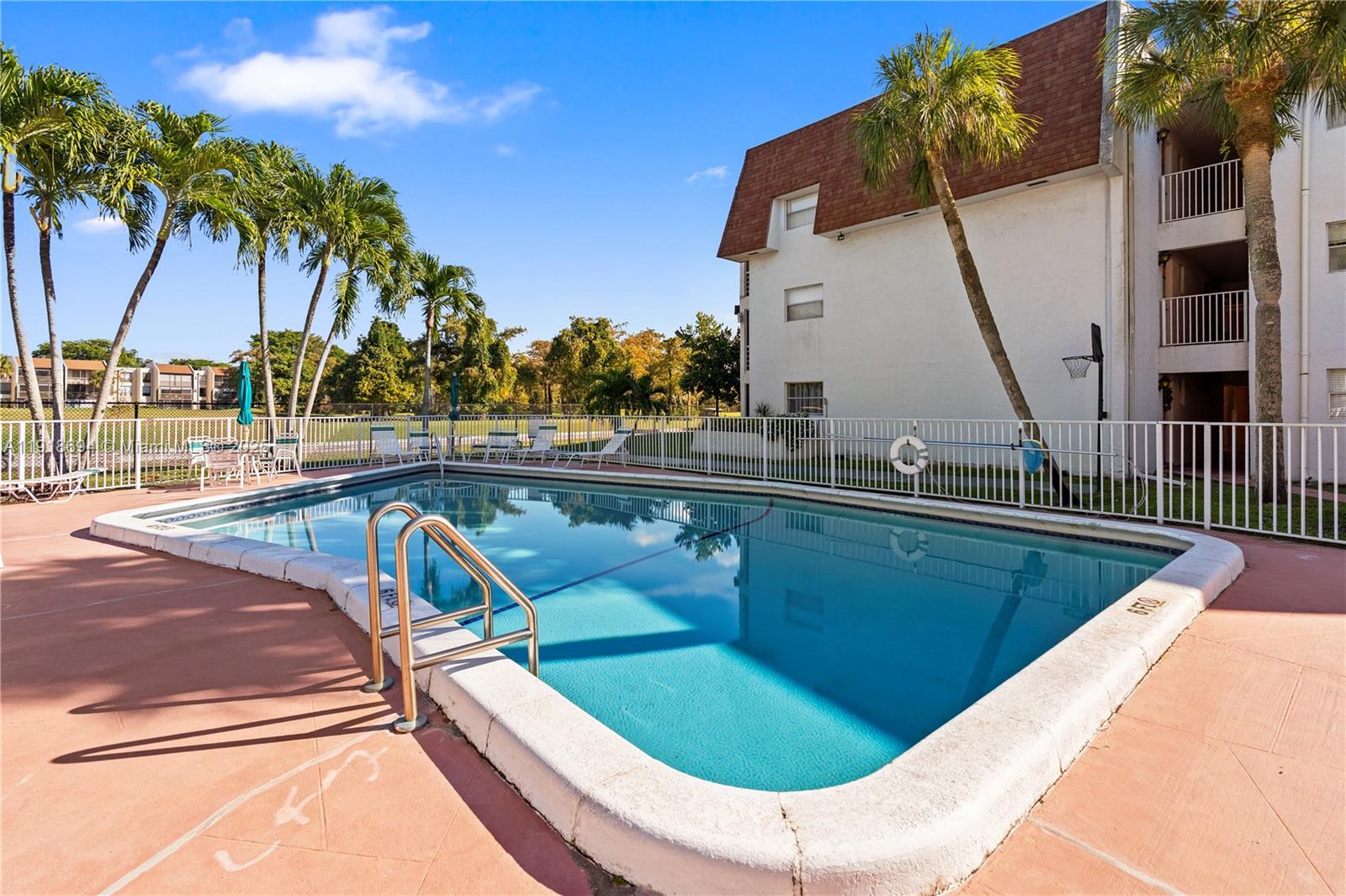 CANONGATE CONDOMINIUM - Residential